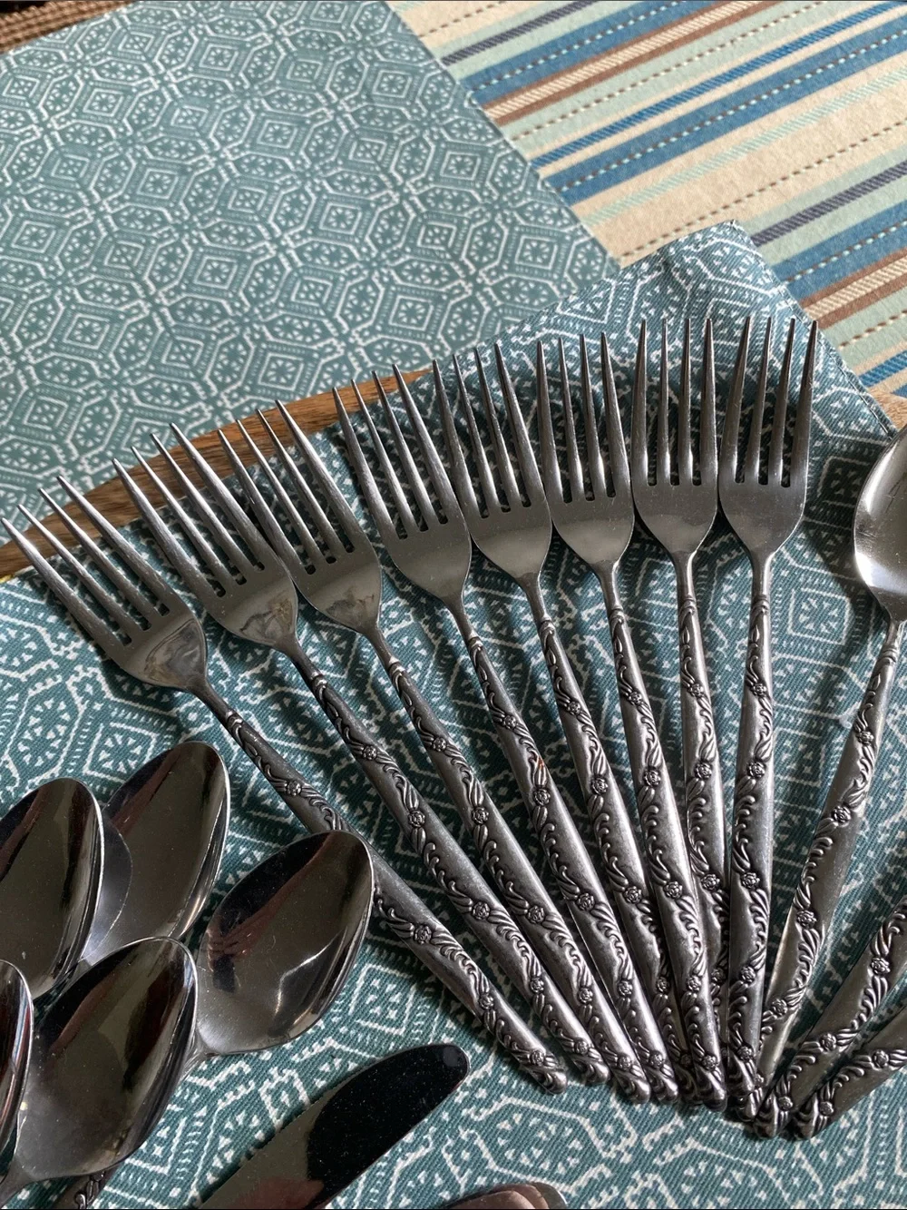 Vintage NATIONAL STAINLESS/JAPAN 44 Piece (7 Sets) “Floral & Scroll” Flatware